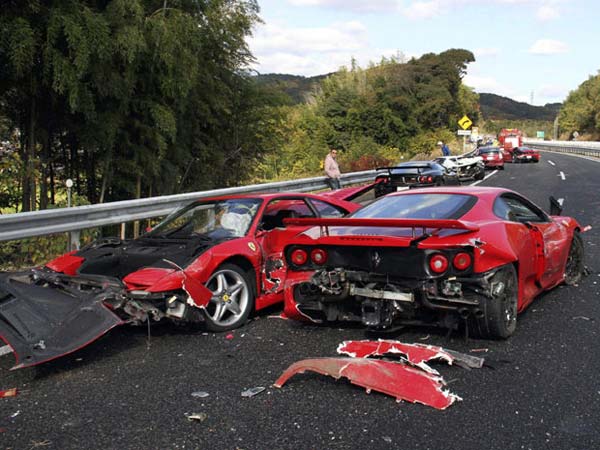 Ferraris chocan en Japon