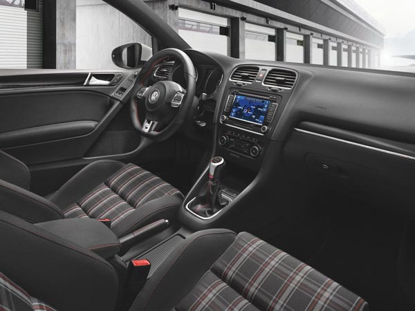 VW Golf GTI 2010 interior