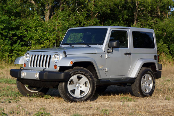 Difference between 2012 jeep wrangler unlimited sport and sahara